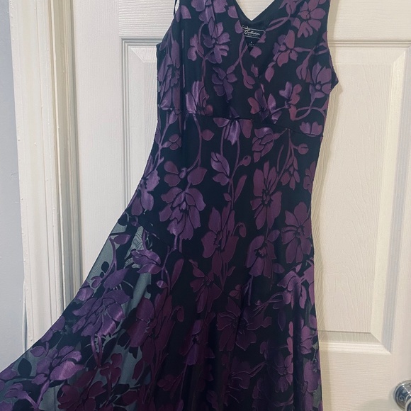 Beautiful, flowing black and purple formal dress. - Picture 1 of 7
